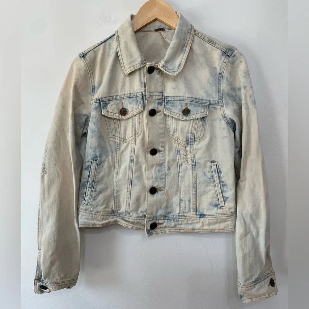 Free People Jones Tie Dye Blue Rumors Denim Jacket Distressed Light Women’s 6 - Picture 2 of 10